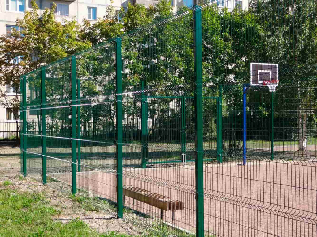 Ограждение спортивной площадки Ограждение спортивной площадки